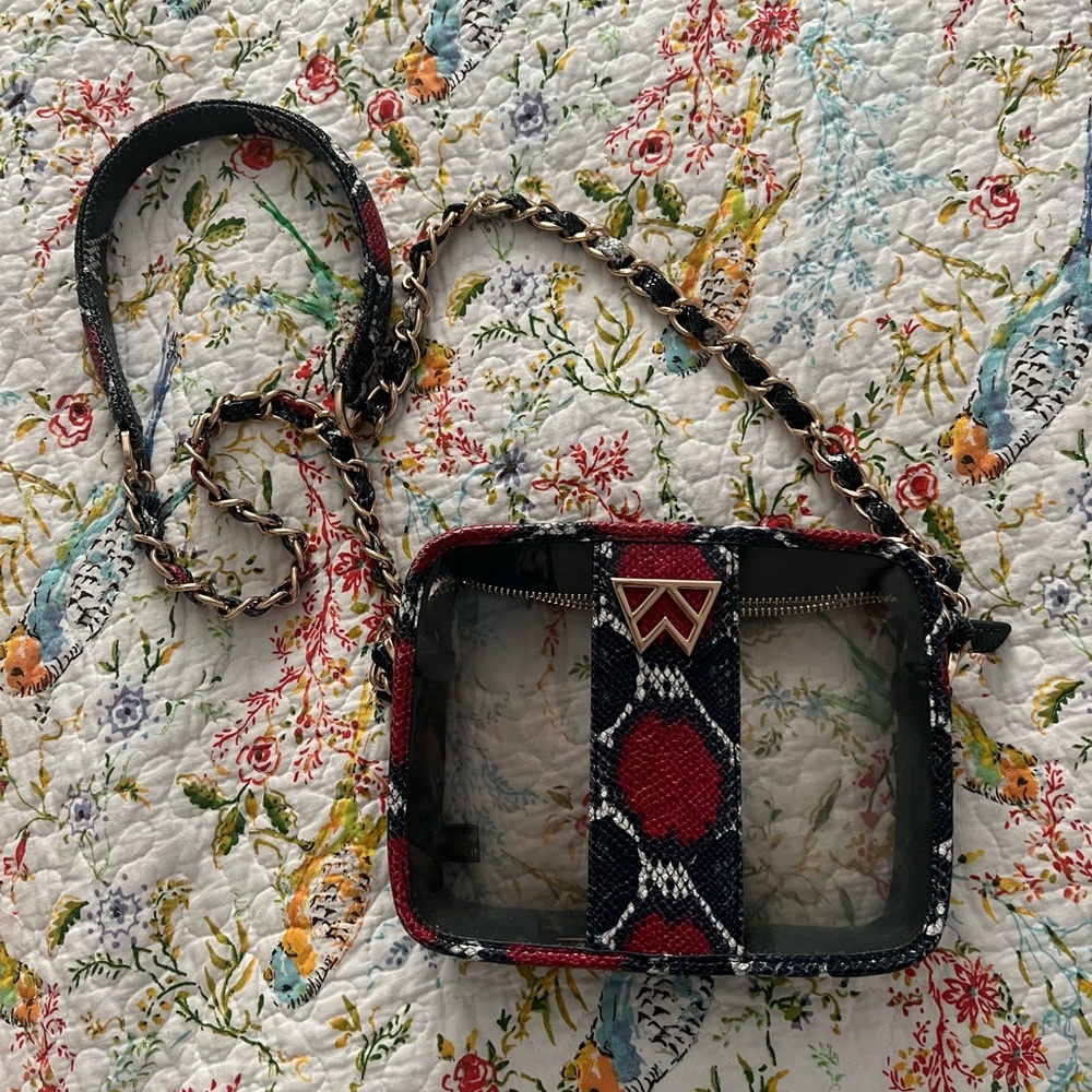 Kelly Wynne purse